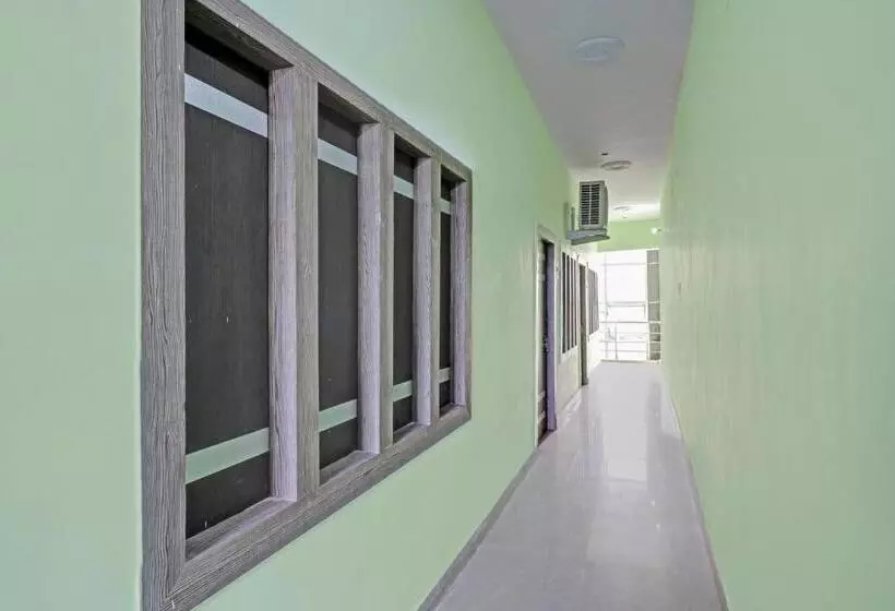 Hotelli Oyo Flagship 80518  Vrv Homestay
