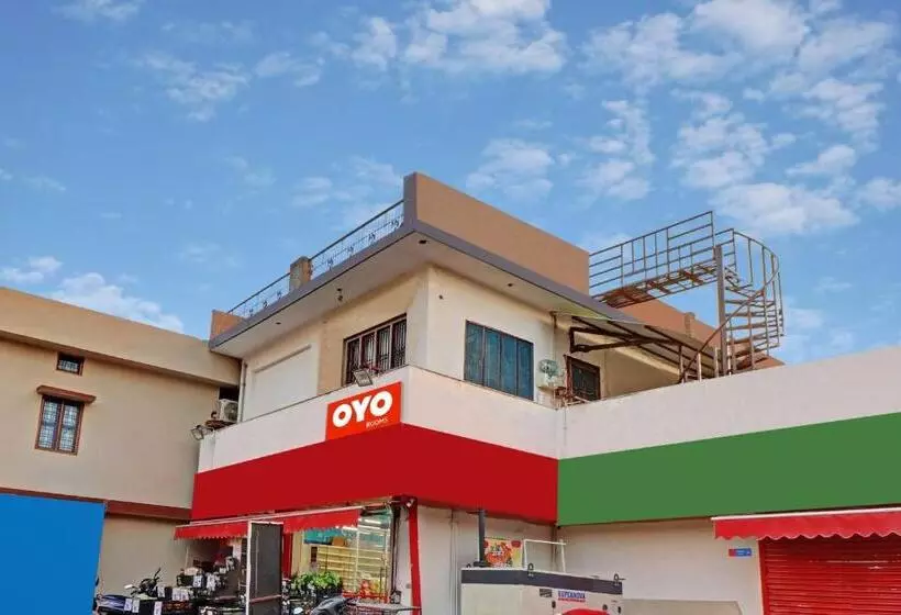 Hotelli Oyo Flagship 80518  Vrv Homestay