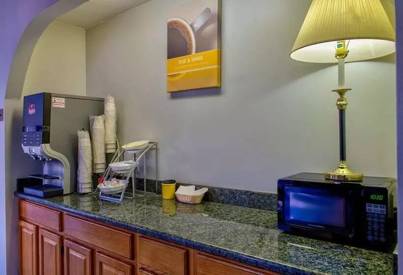 ホテル Studio 6 Birmingham Al Medical Center