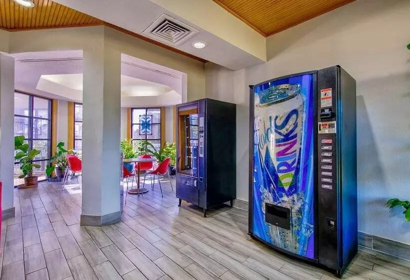 ホテル Studio 6 Birmingham Al Medical Center