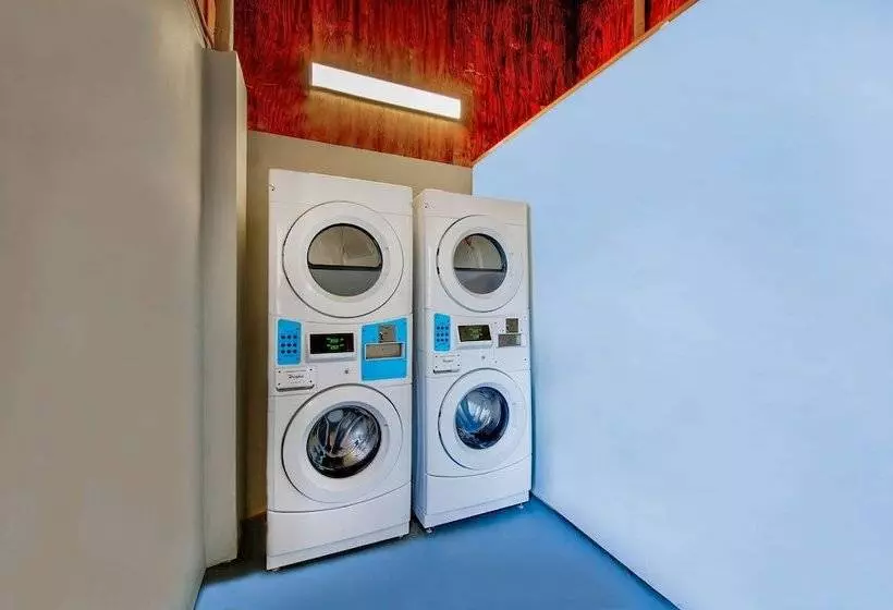 ホテル Studio 6 Birmingham Al Medical Center