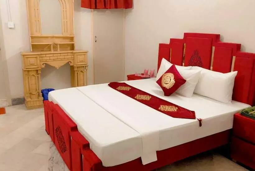 پانسیون Royal Galaxy Lodge