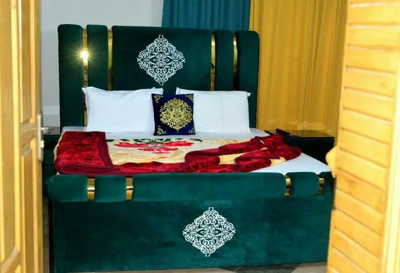 پانسیون Royal Galaxy Lodge