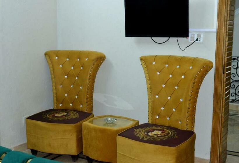 پانسیون Royal Galaxy Lodge