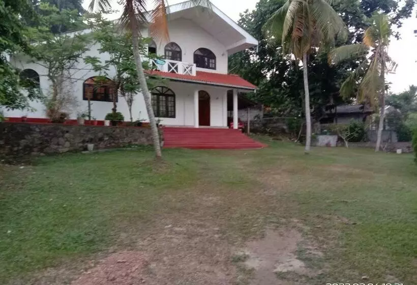 پانسیون Unawatuna White Villa