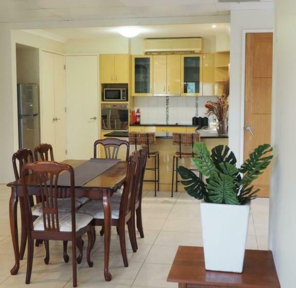 تختخواب و صبحانه Accommodation On Westlake Mount Ommaney