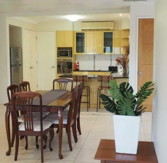 تختخواب و صبحانه Accommodation On Westlake Mount Ommaney