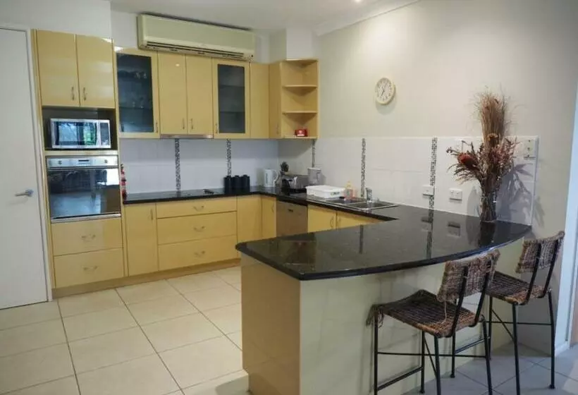 تختخواب و صبحانه Accommodation On Westlake Mount Ommaney