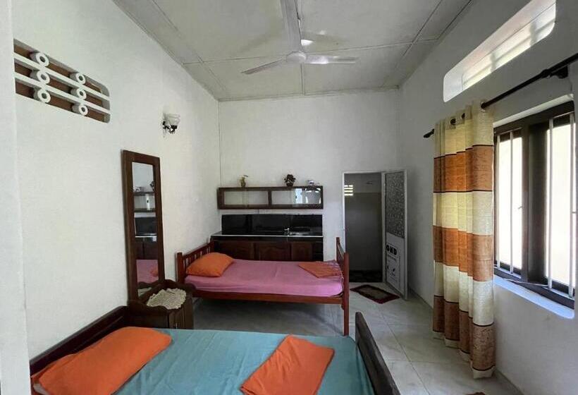 Rockstel Towers Backpacker Hostel