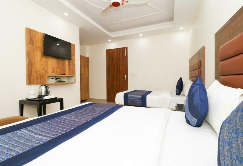 בית מלון כפרי Belwood A Well Hygiene Property