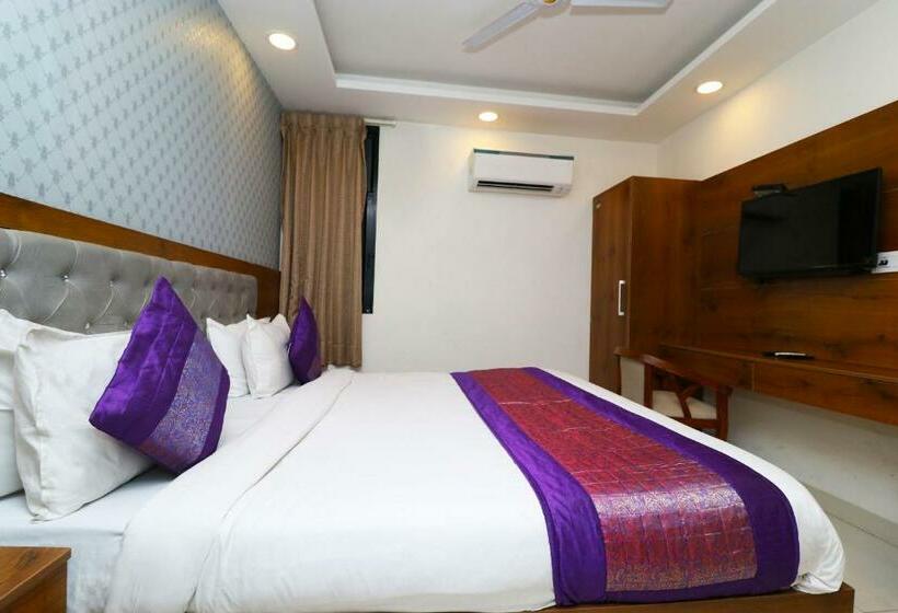 בית מלון כפרי Belwood A Well Hygiene Property