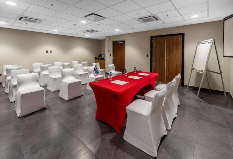 فندق City Express By Marriott Tuxpan