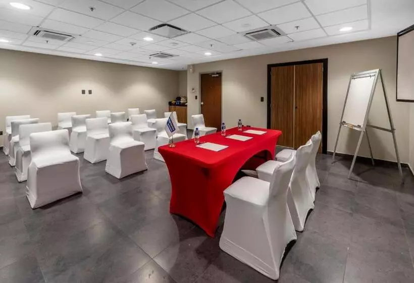 هتل City Express By Marriott Tuxpan