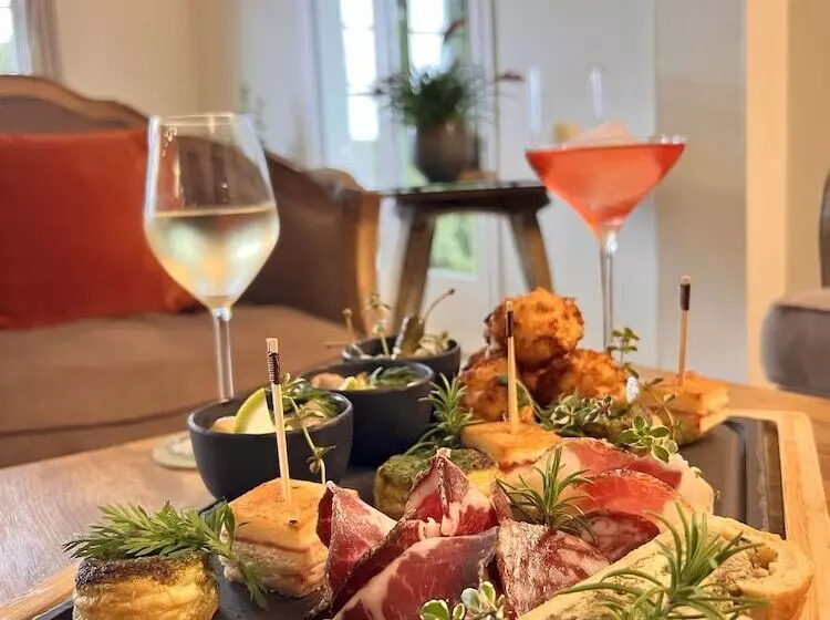 هتل De La Corniche