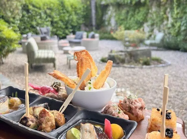 هتل De La Corniche