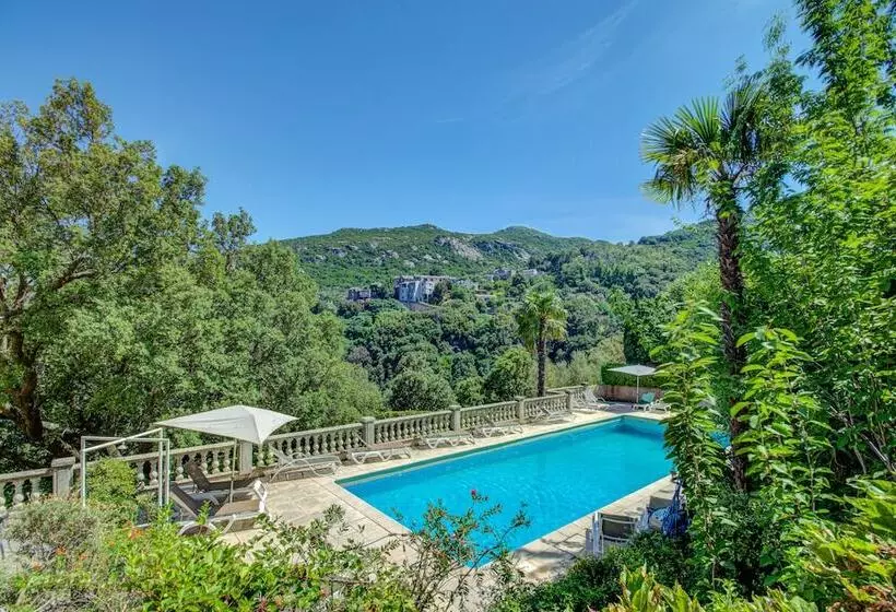 هتل De La Corniche