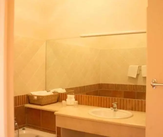 هتل De La Corniche