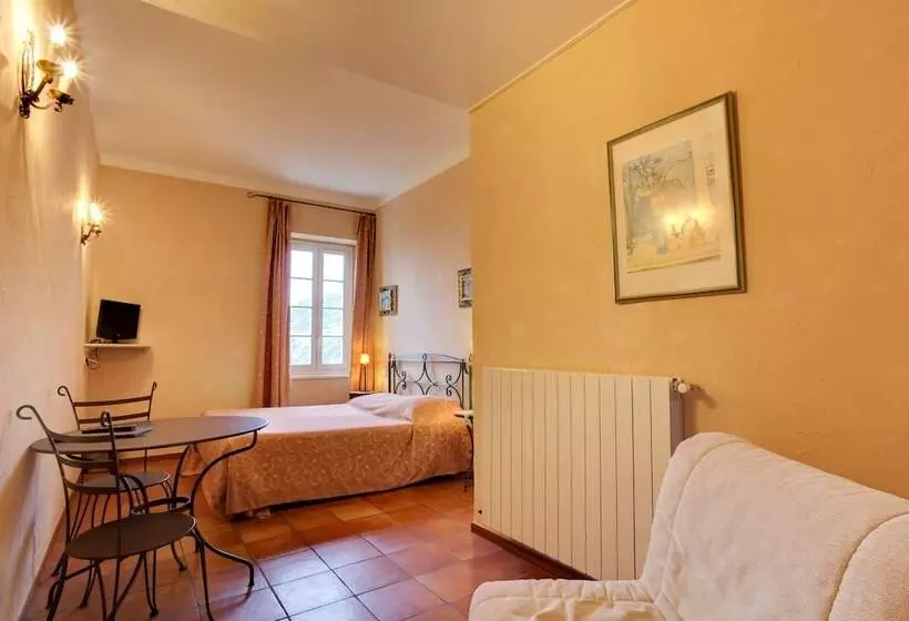 هتل De La Corniche