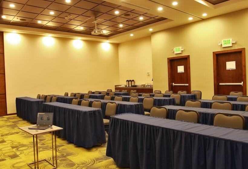 فندق Holiday Inn Express & Suites Mexicali, An Ihg