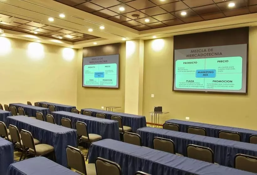 Отель Holiday Inn Express & Suites Mexicali, An Ihg