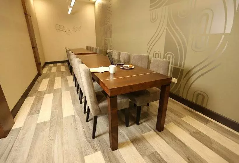 Отель Holiday Inn Express & Suites Mexicali, An Ihg