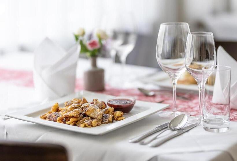 ホテル Kaiser Von österreich, Historik  Und Thermal