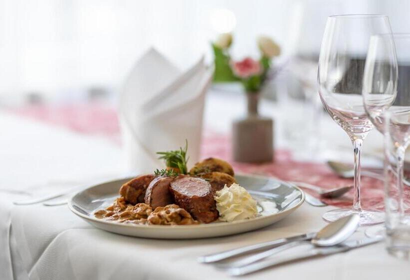 ホテル Kaiser Von österreich, Historik  Und Thermal