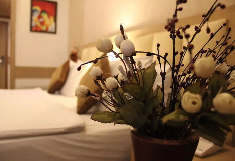 هتل Oyo Rooms Karol Bagh Metro Station 2
