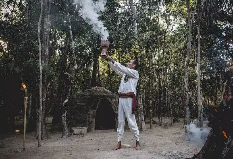 هتل Wakax Hacienda   Cenote & Boutique