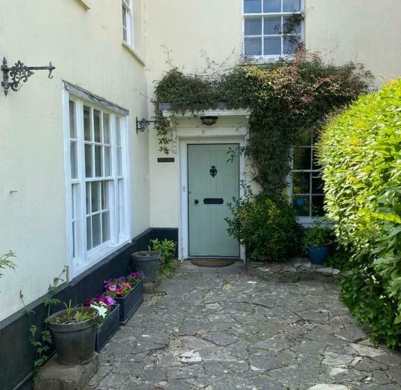 Bed and Breakfast Heathcote House