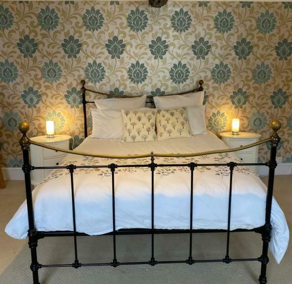 Bed and Breakfast Heathcote House