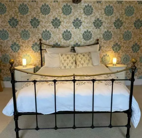 مبيت وإفطار Heathcote House