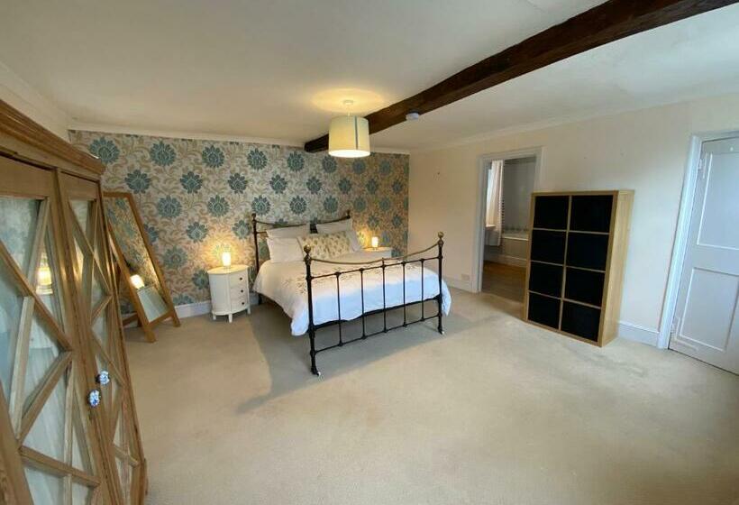 Bed and Breakfast Heathcote House