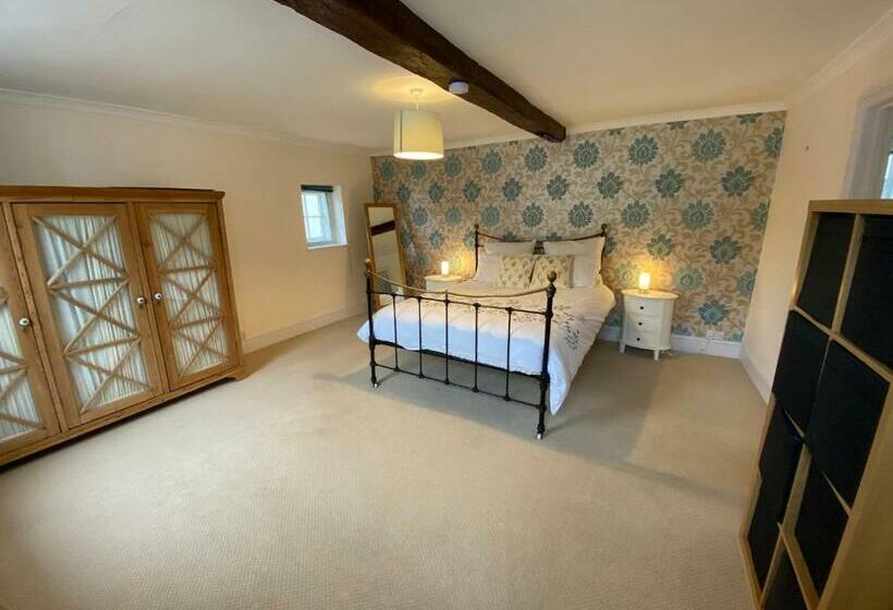 Bed and Breakfast Heathcote House