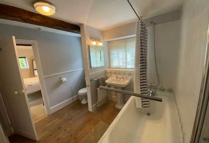 مبيت وإفطار Heathcote House