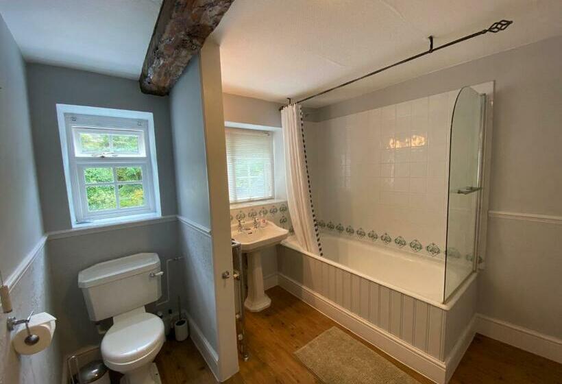 Bed and Breakfast Heathcote House