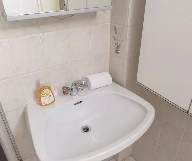 Kriehubergasse By Welcome2vienna