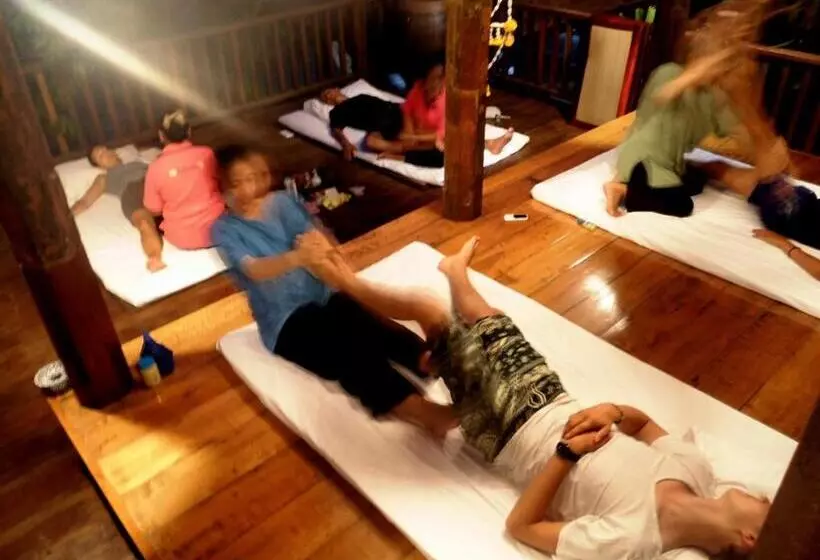 هتل Ayutthaya Retreat