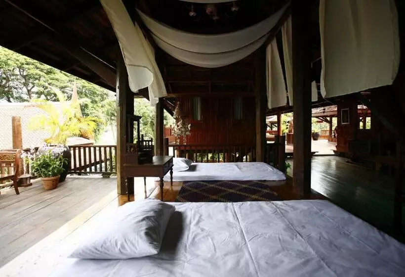 هتل Ayutthaya Retreat