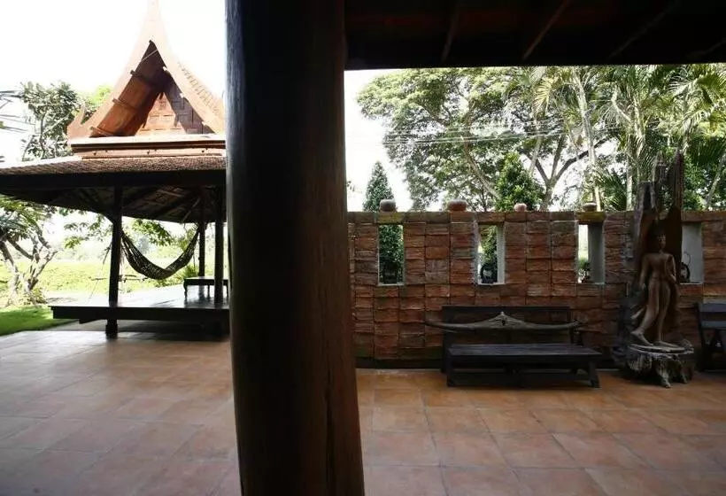 هتل Ayutthaya Retreat