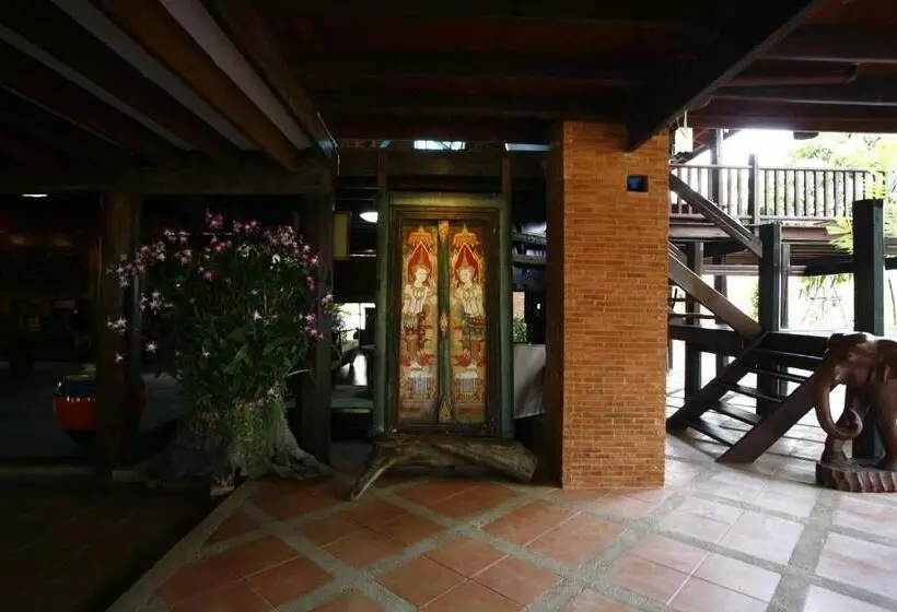 هتل Ayutthaya Retreat