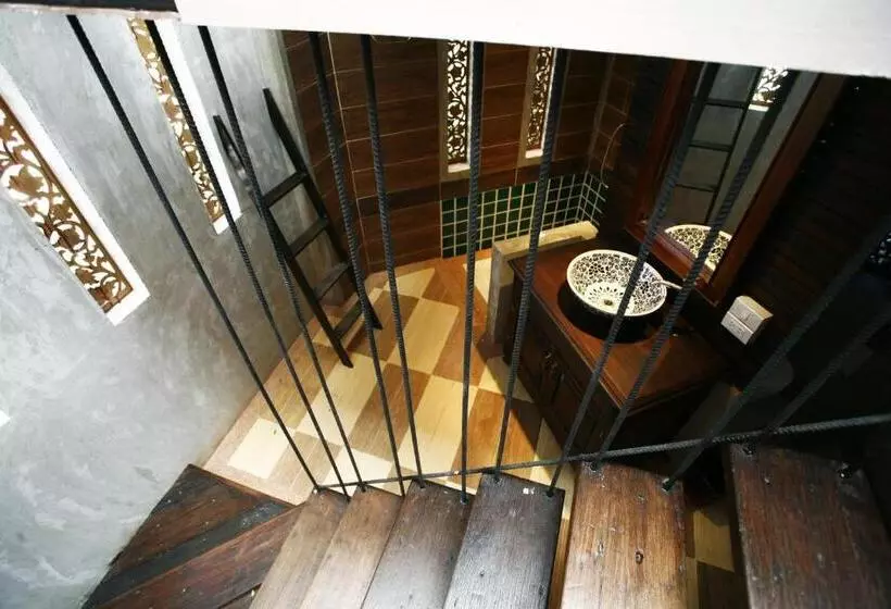 هتل Ayutthaya Retreat