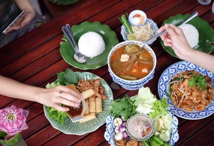 هتل Ayutthaya Retreat