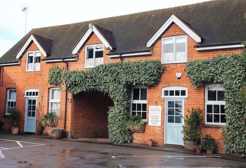 호텔 Bel And The Dragon Odiham