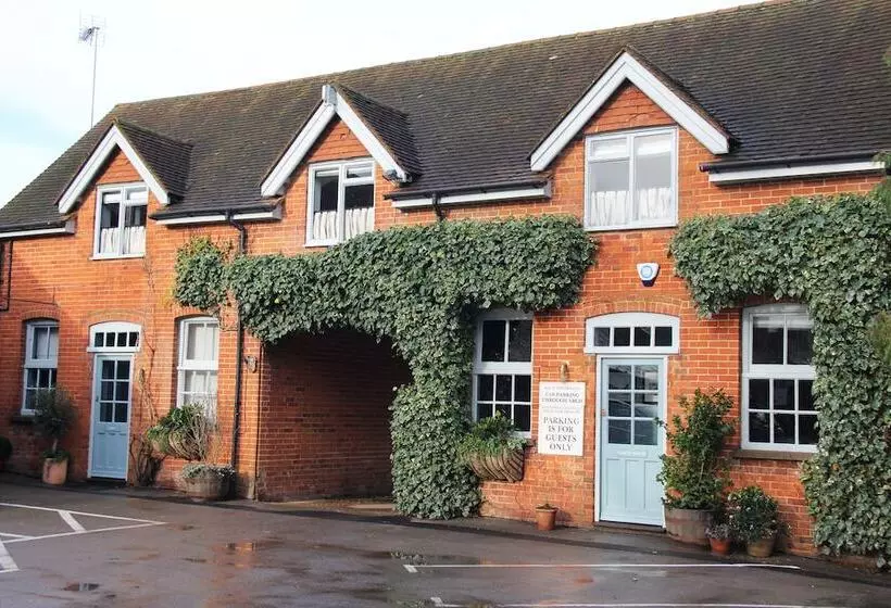 Отель Bel And The Dragon Odiham