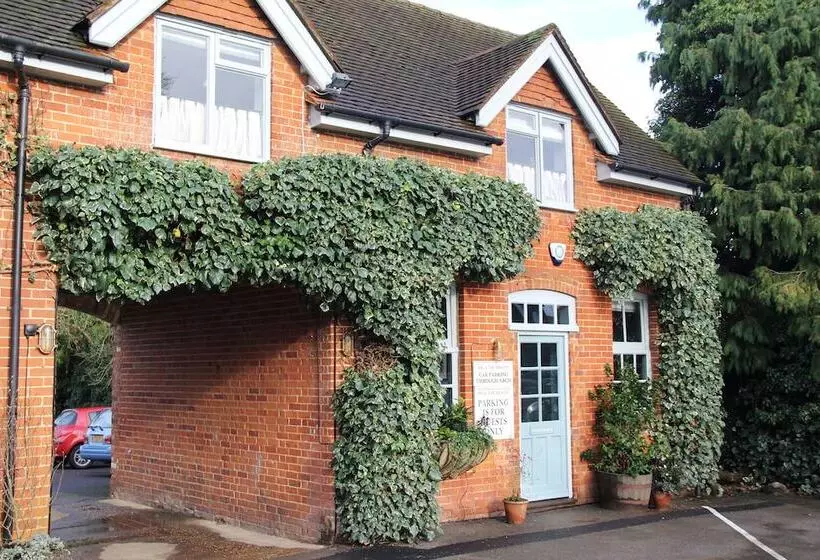 Отель Bel And The Dragon Odiham