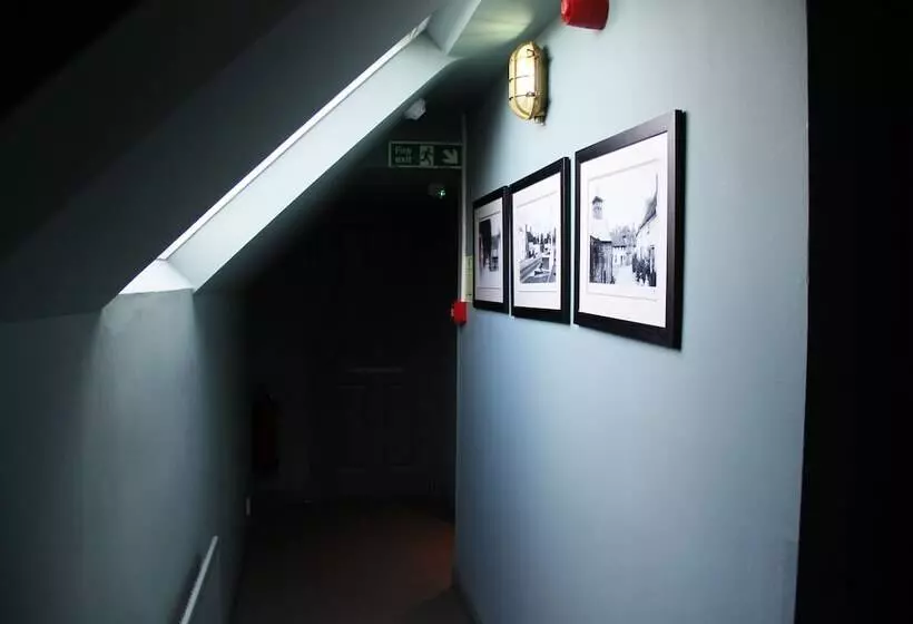 Отель Bel And The Dragon Odiham