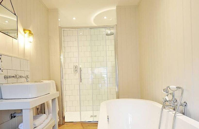 호텔 Bel And The Dragon Odiham