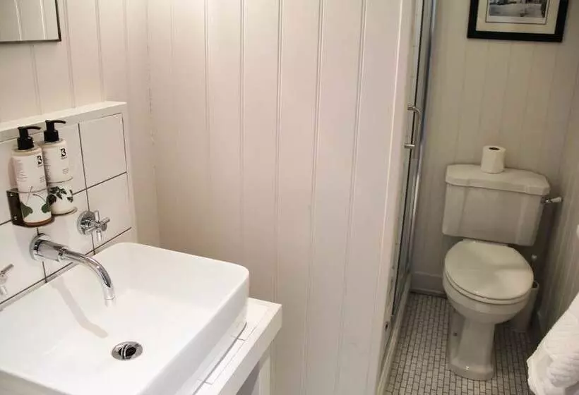 Отель Bel And The Dragon Odiham