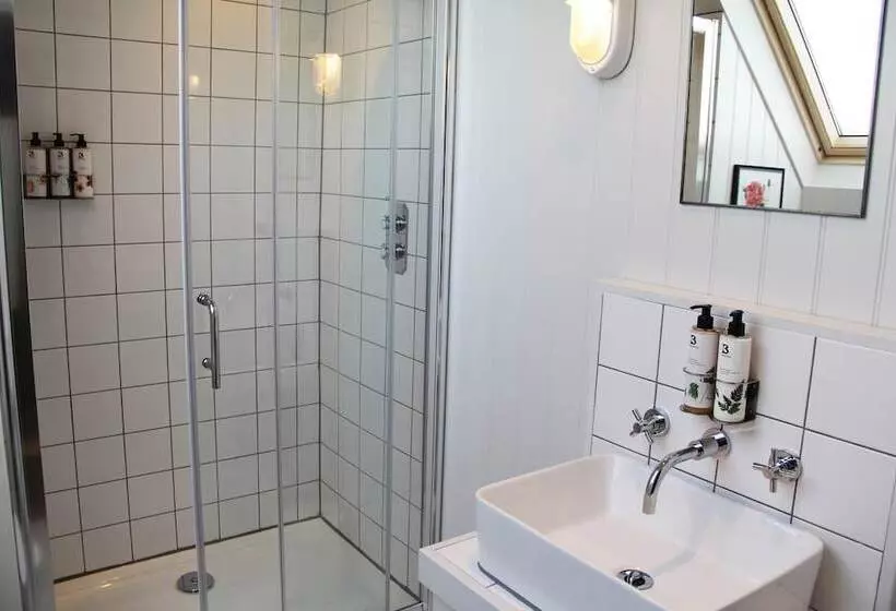 Отель Bel And The Dragon Odiham